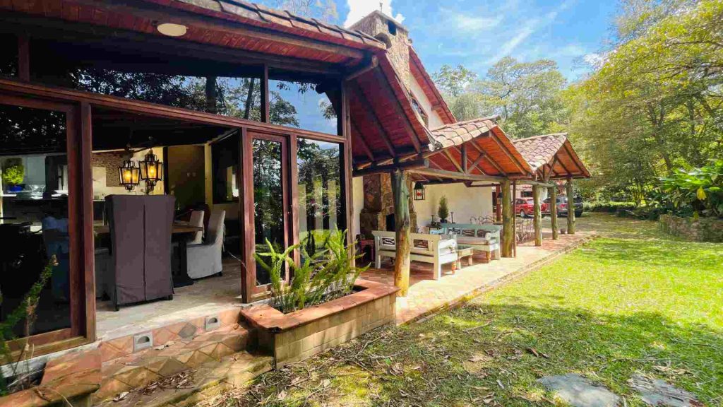 Finca con 3 casas en Don Diego-LLanogrande con dos cascadas