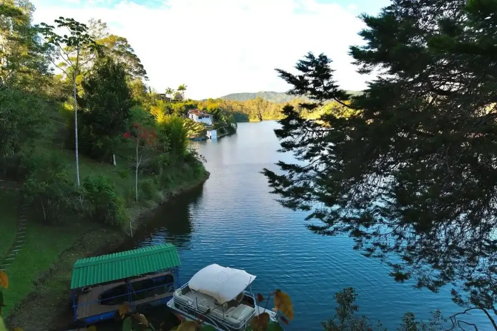Finca en Guatapé con represa